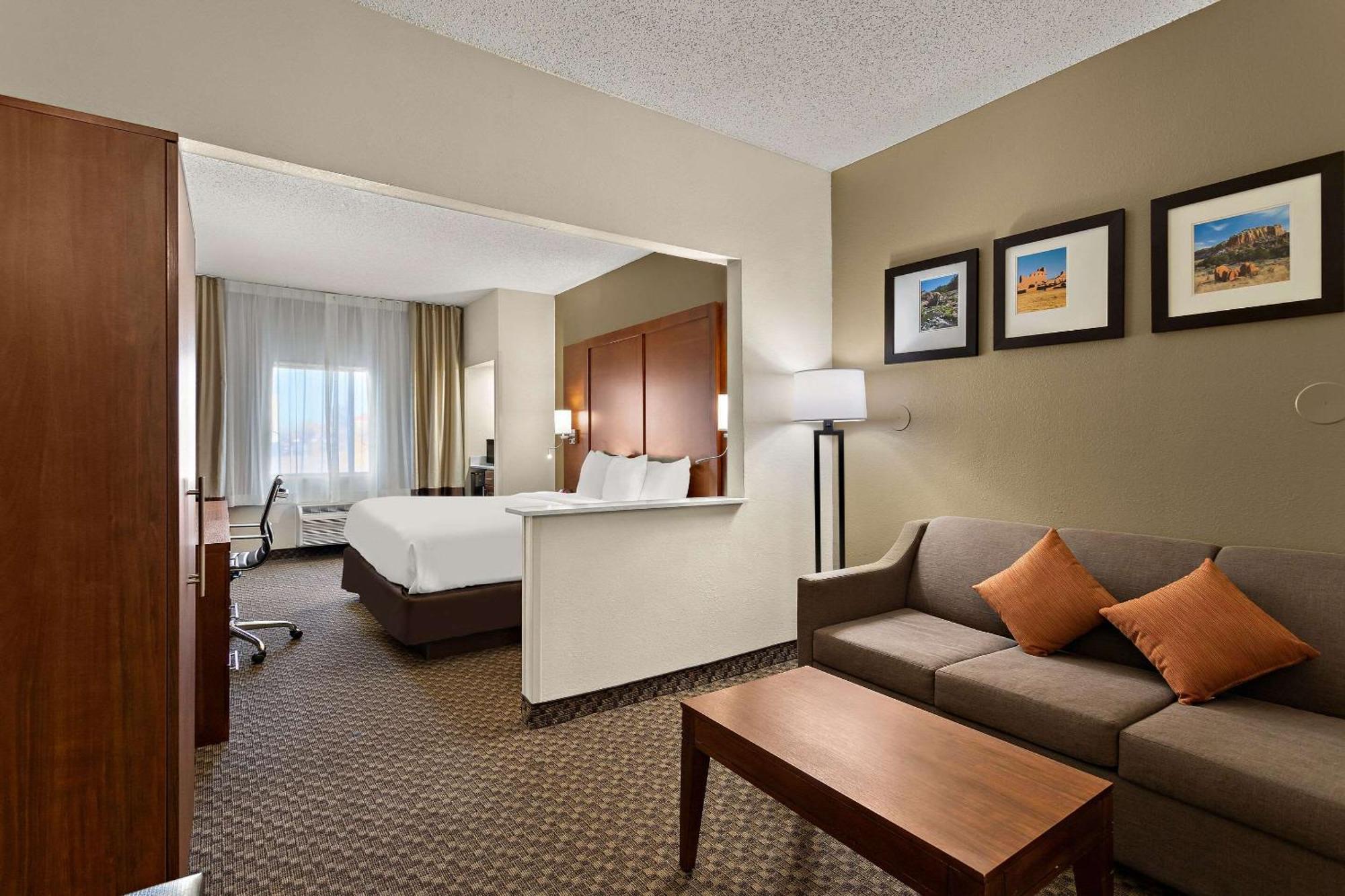 คอมฟอร์ท สวีทส์ ยูนิเวอร์ซิตี้ Hotel ลาสครูเซส ภายนอก รูปภาพ